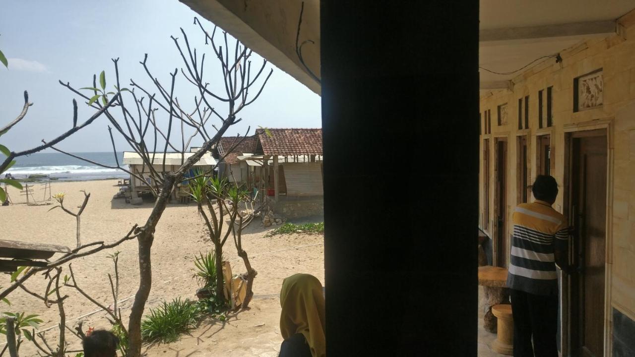 Hotel Kampoeng Drini Brono Exterior photo